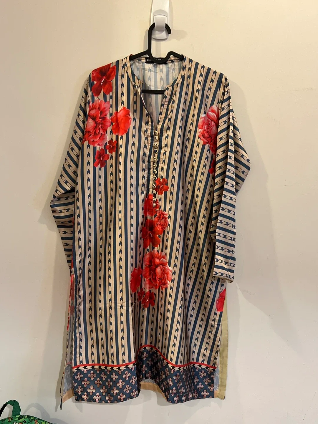 Beautiful and Elegant 3 Pcs Silk Suit image indicator(2)