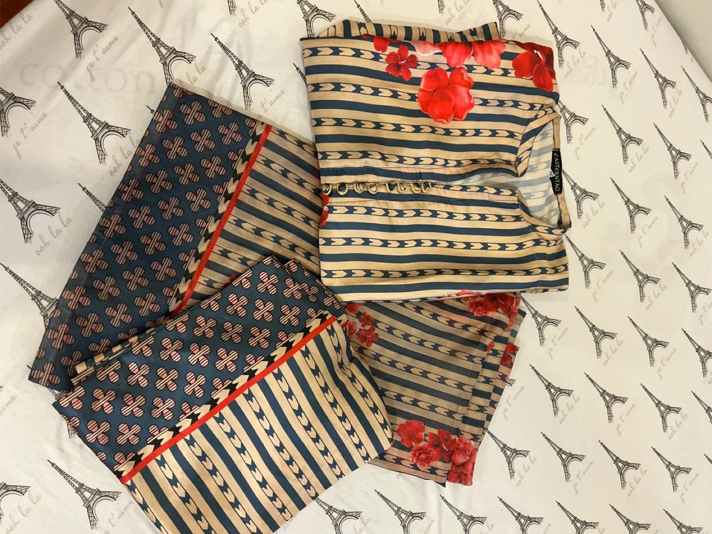 Beautiful and Elegant 3 Pcs Silk Suit image indicator(5)