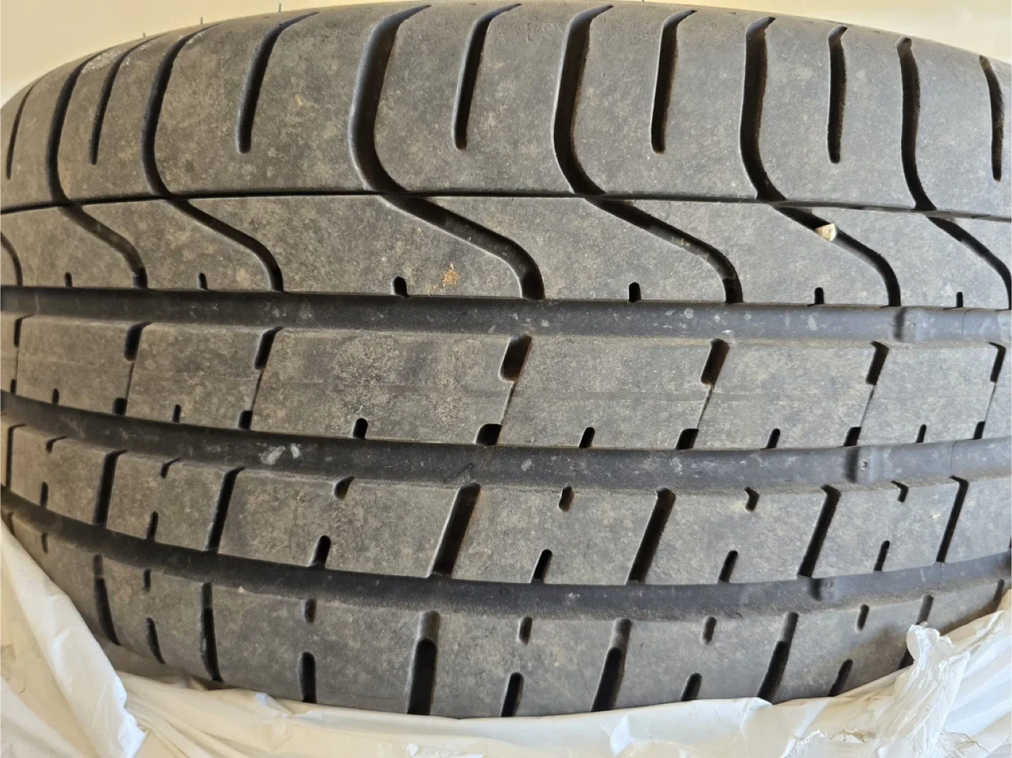 Audi Wheel with Pirelli P Zero Tire 225/40 ZR18 image indicator(5)