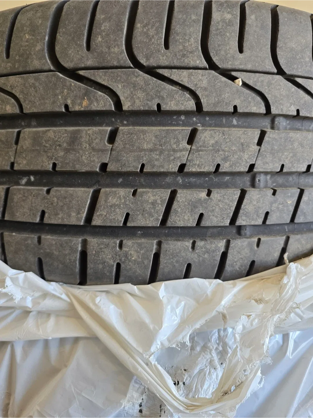 Audi Wheel with Pirelli P Zero Tire 225/40 ZR18 image indicator(4)