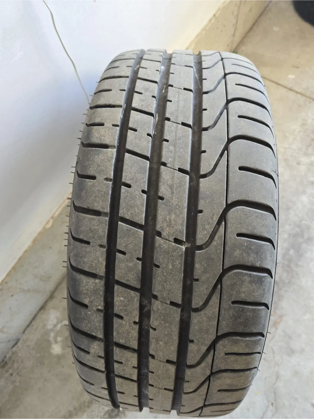 Audi Wheel with Pirelli P Zero Tire 225/40 ZR18 image indicator(7)