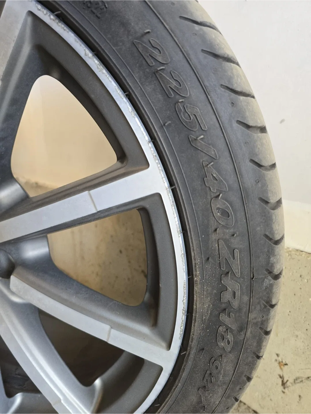 Audi Wheel with Pirelli P Zero Tire 225/40 ZR18 image indicator(9)