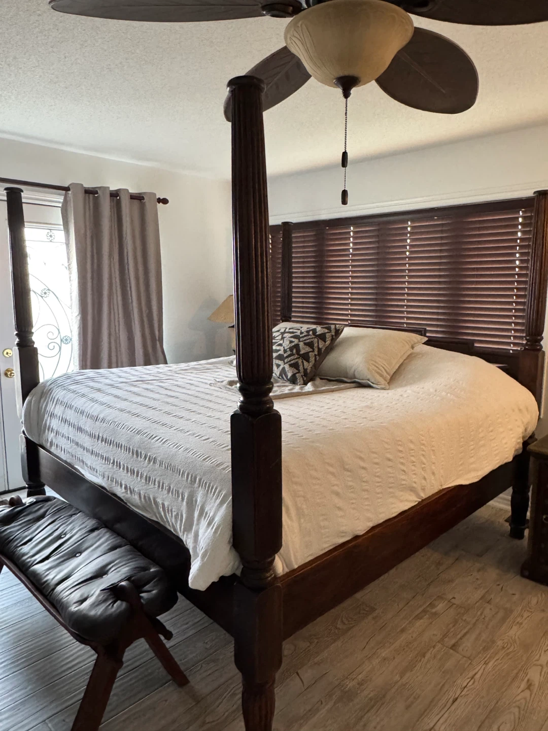 Dark Wood Four-Poster/Canopy King Bed Frame - photo 3