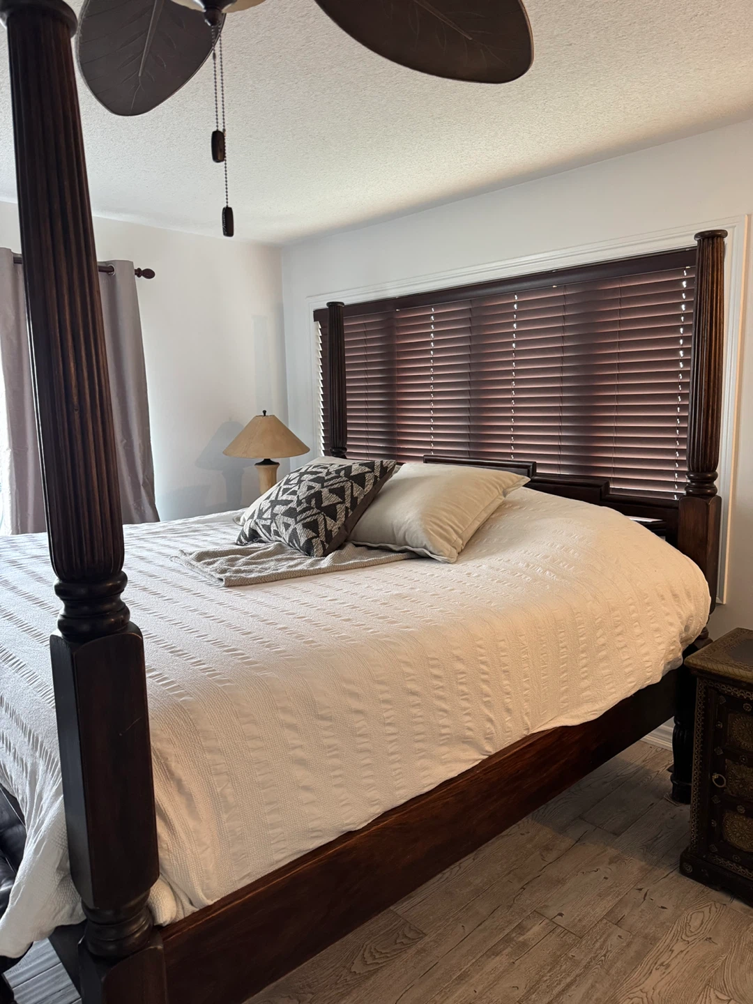 Dark Wood Four-Poster/Canopy King Bed Frame - photo 2