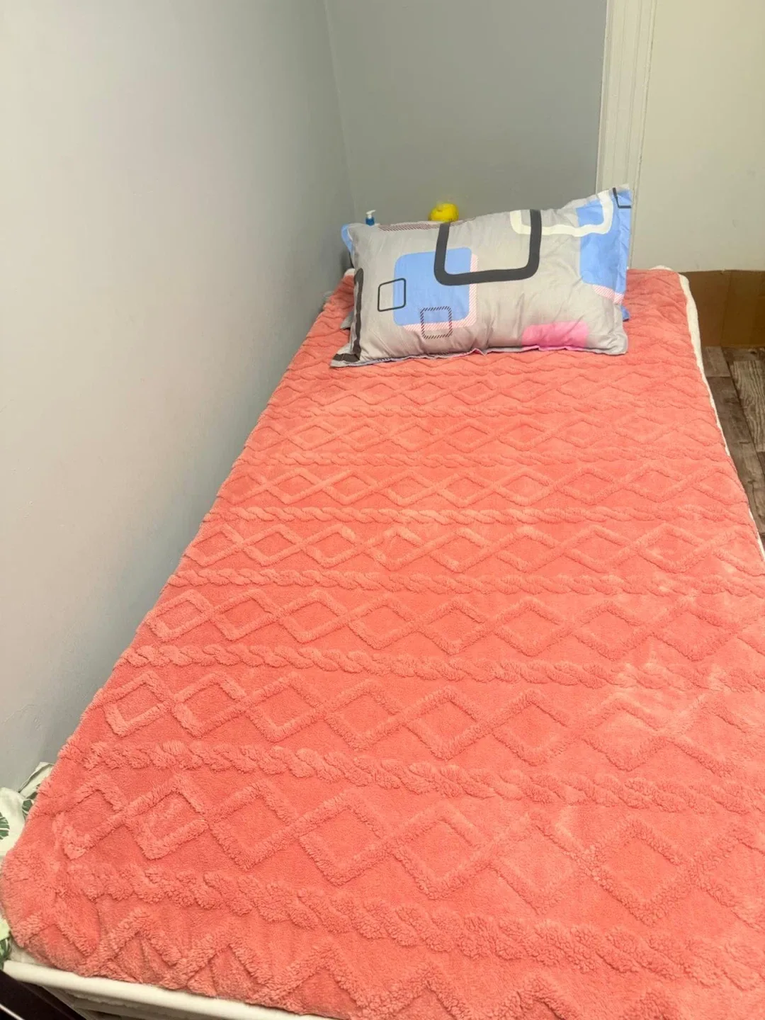 Twin Bed Frame with mattress image indicator(3)