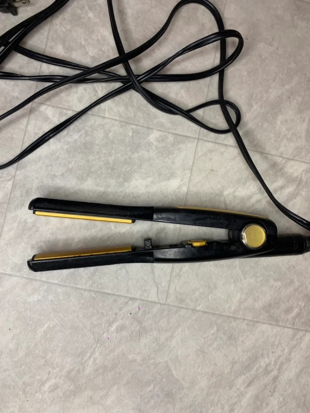 Ceramix Hair Straightener - womens hair care image indicator(9)