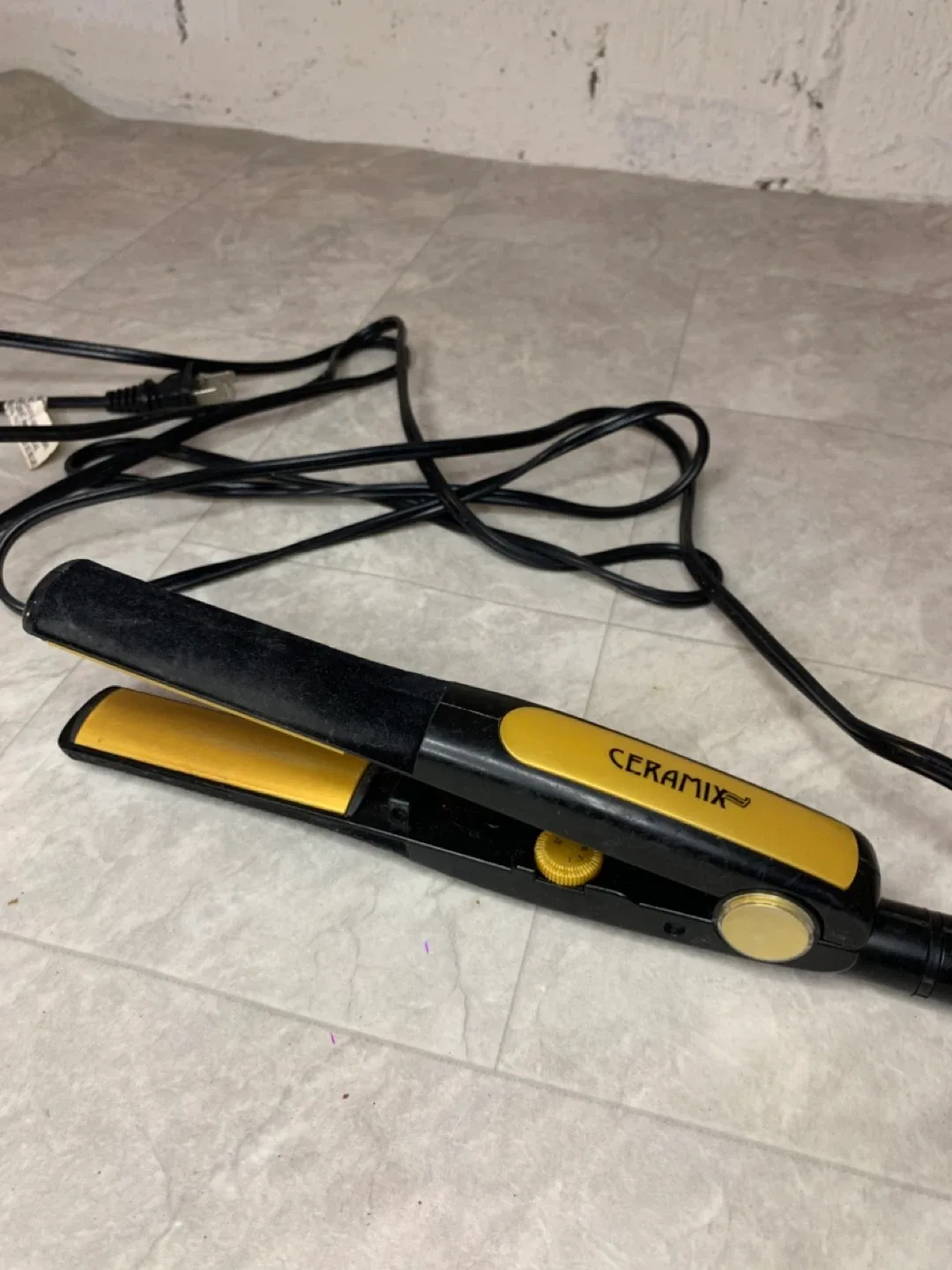 Ceramix Hair Straightener - womens hair care image indicator(2)