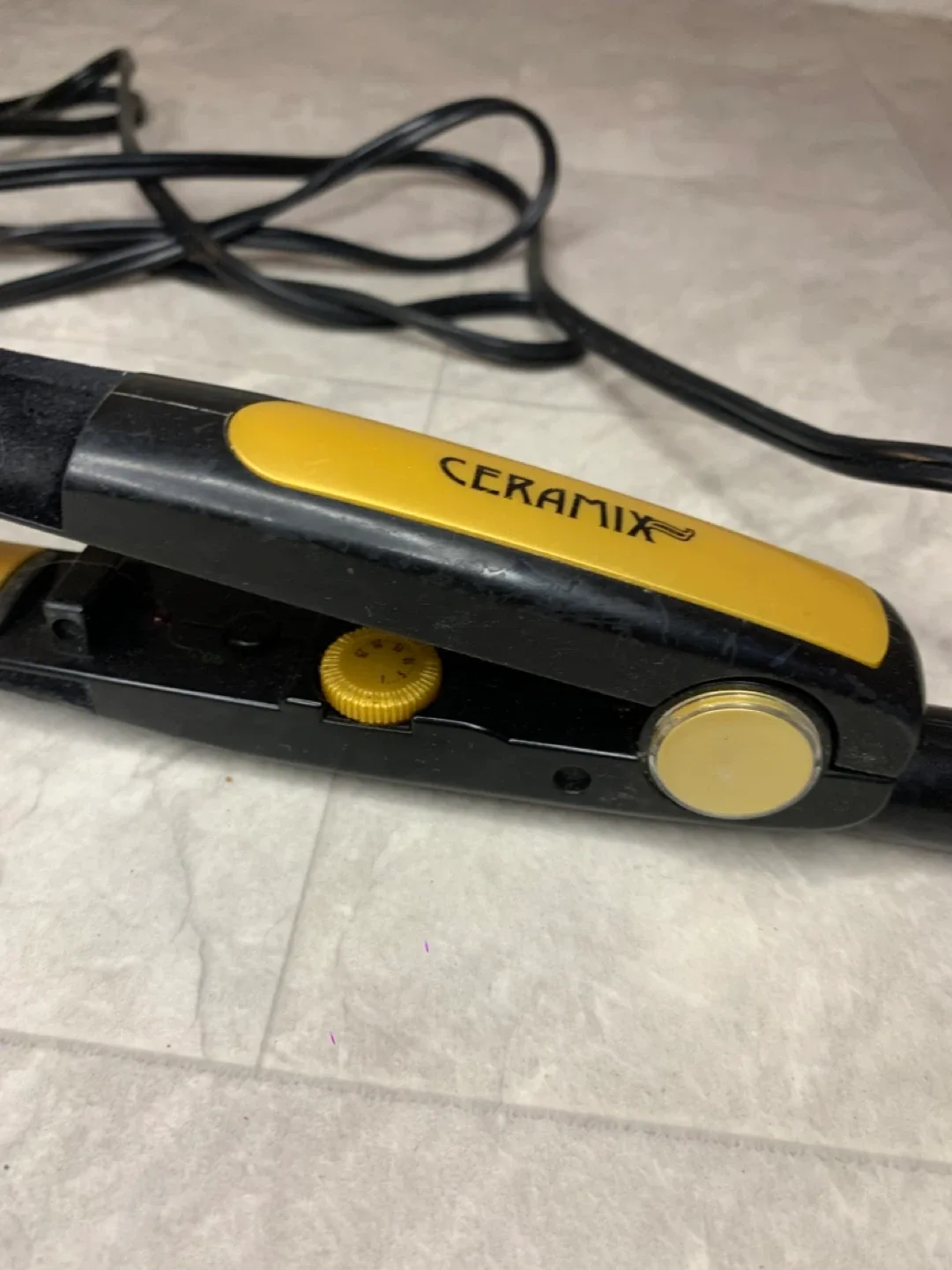 Ceramix Hair Straightener - womens hair care image indicator(4)