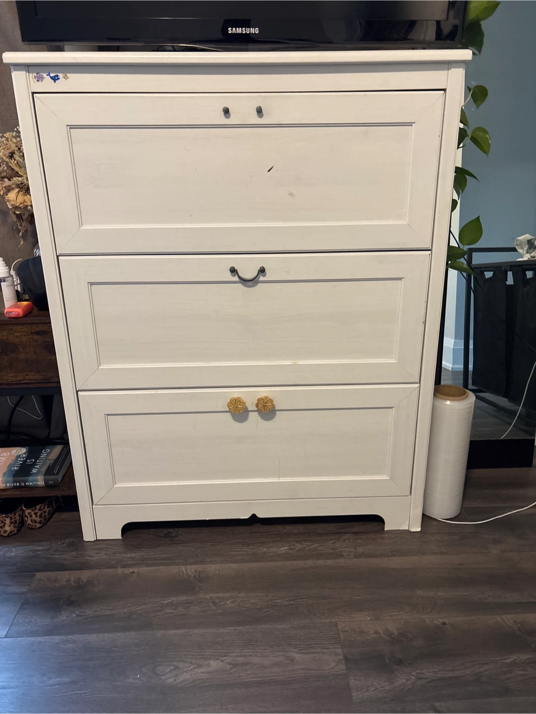 White Wooden 3-Drawer Dresser🥕