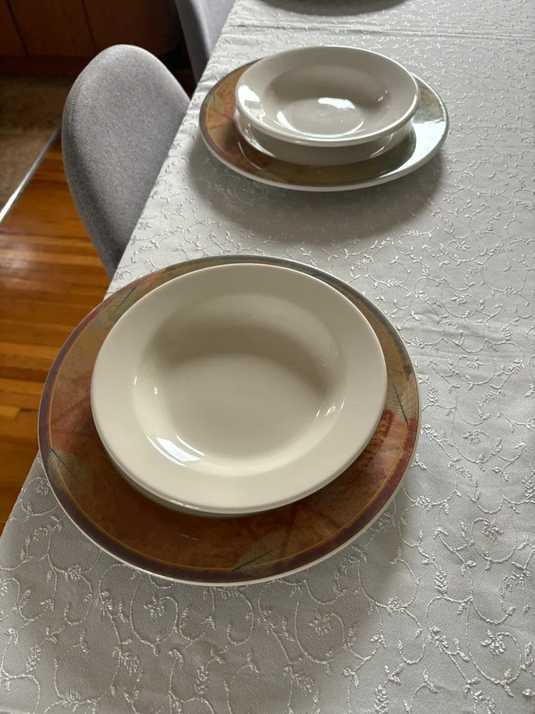 8 person Serve Dinnerware Set. Set of Soup Bowls and Plates image indicator(2)