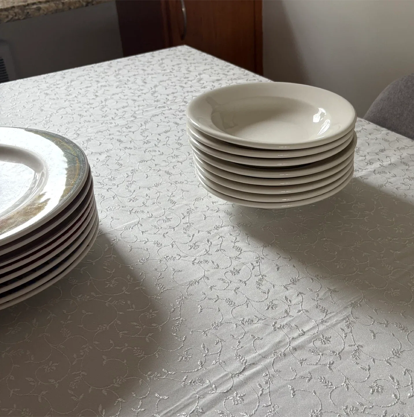 8 person Serve Dinnerware Set. Set of Soup Bowls and Plates image indicator(8)