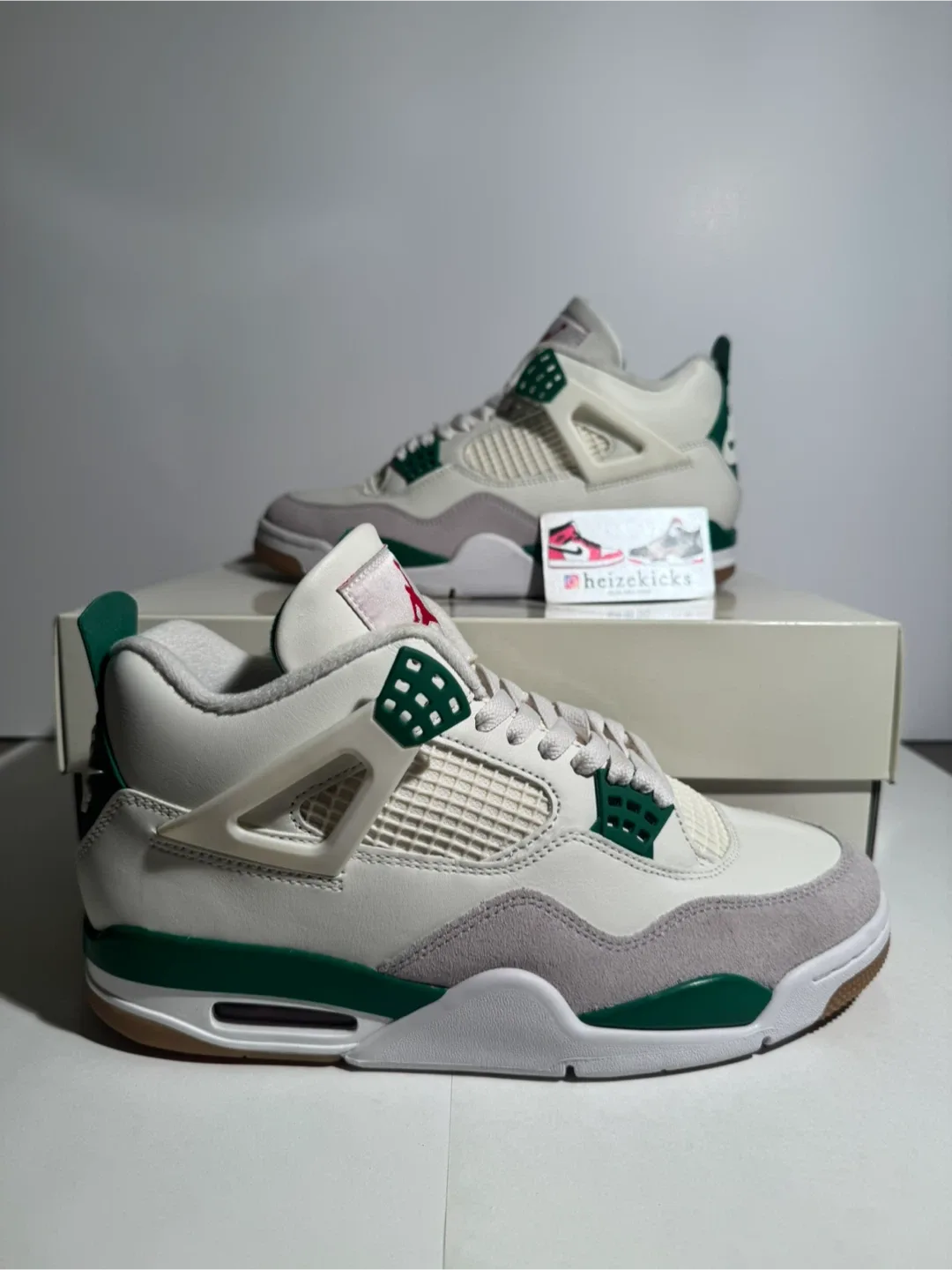 Jordan 4 SB Pine Green size 8.5