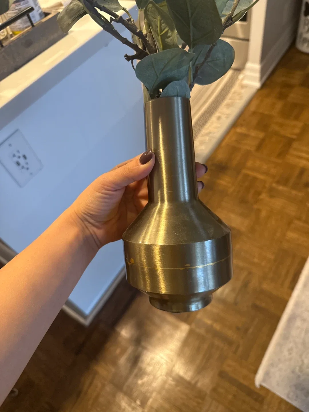 Set of 2 Gold Metal Vases image indicator(2)