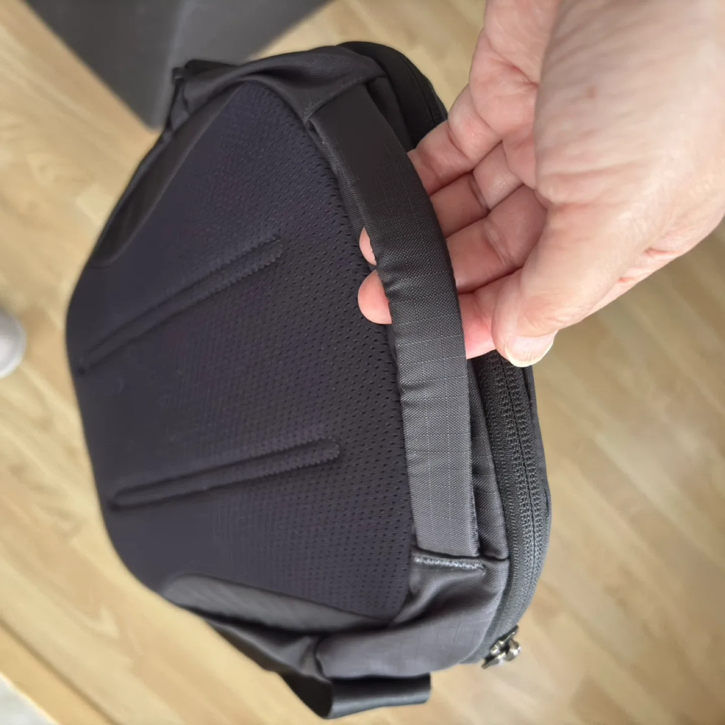 Mountain Equipment Co. Black Shoulder Bag image indicator(4)