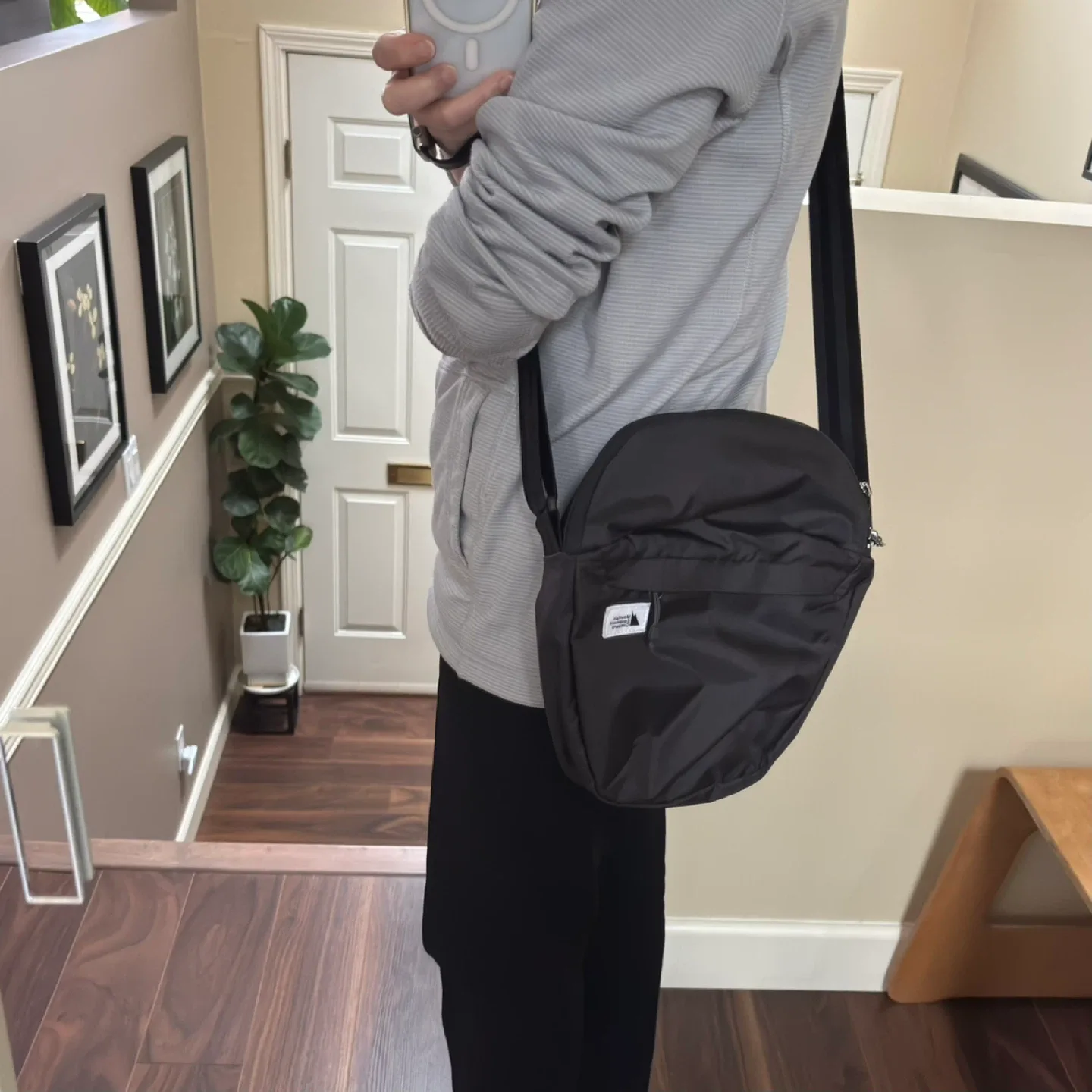 Mountain Equipment Co. Black Shoulder Bag image indicator(5)