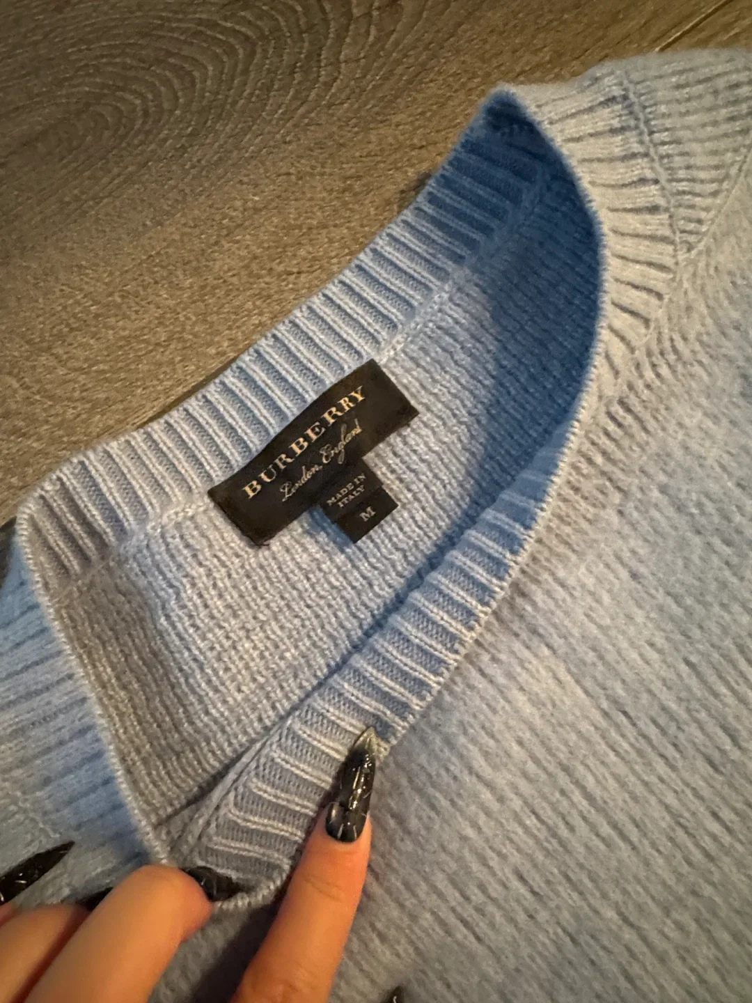 Burberry London England Sweater, Size M image indicator(2)