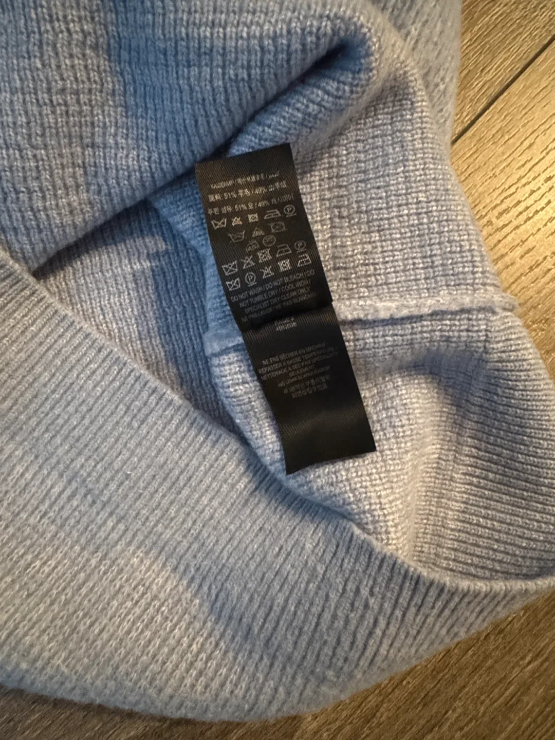 Burberry London England Sweater, Size M image indicator(4)