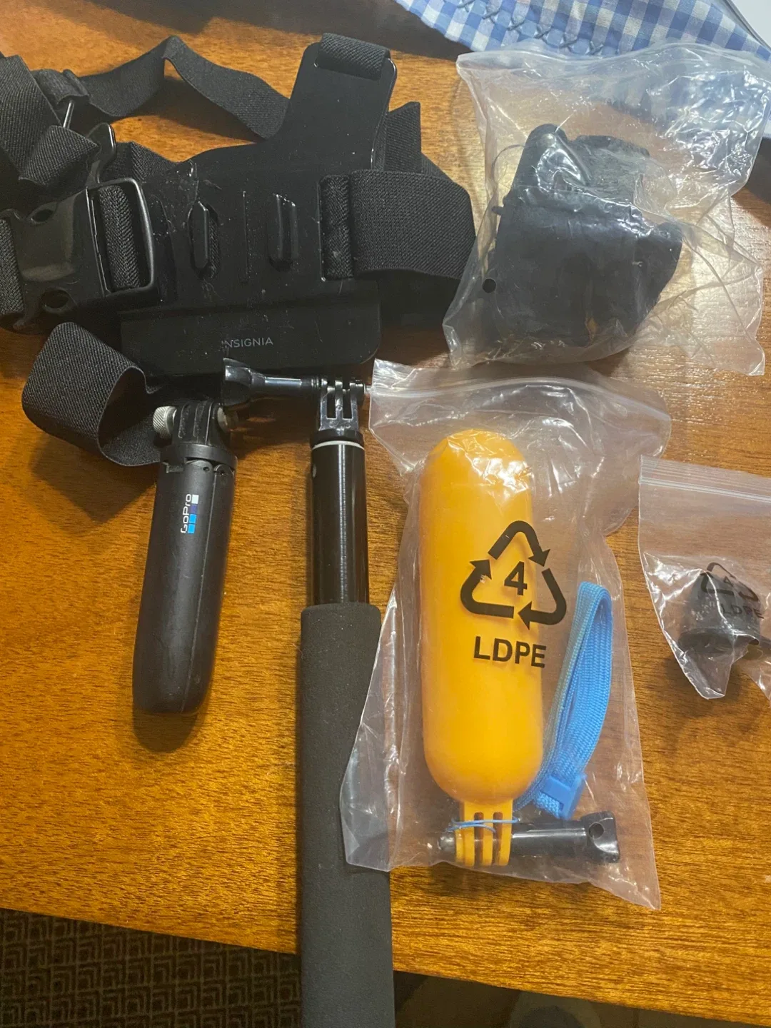 GoPro 7 BlackCamera & Accessories Bundle image indicator(4)