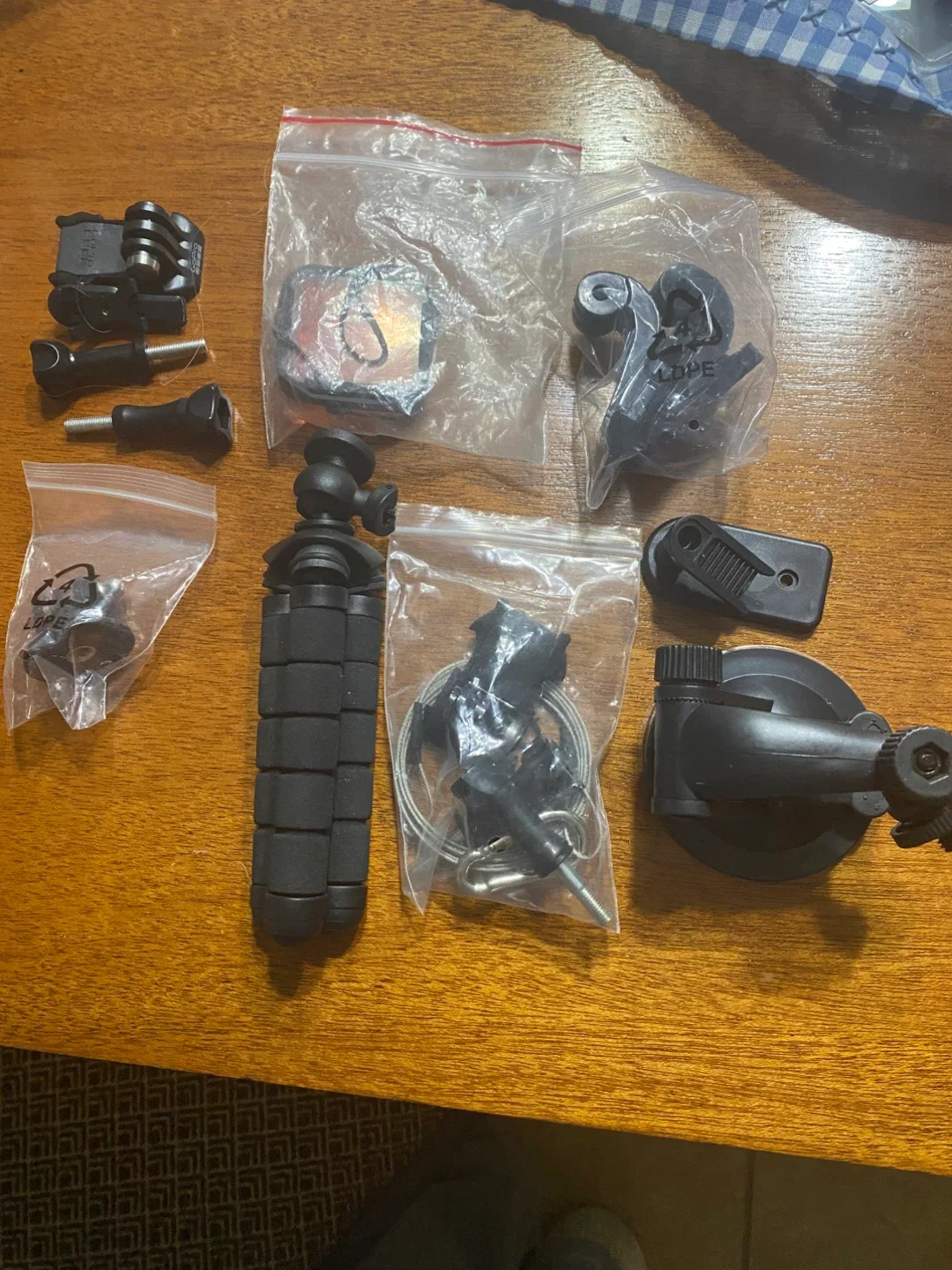 GoPro 7 BlackCamera & Accessories Bundle image indicator(3)