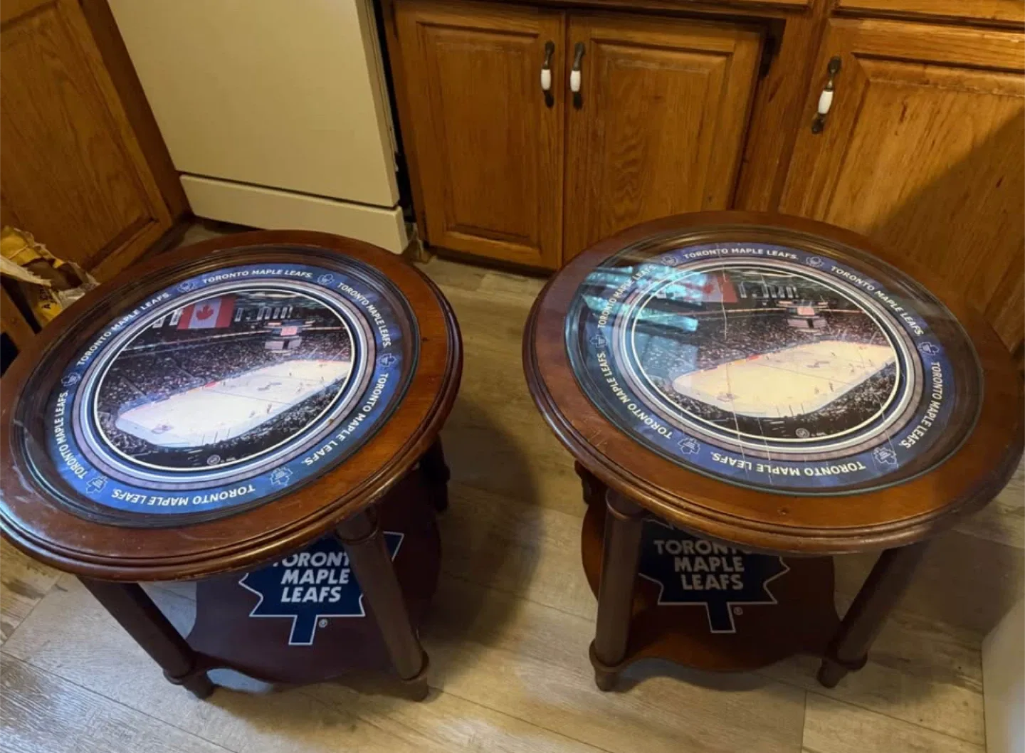 Toronto Maple Leafs End Table & Clock image indicator(2)