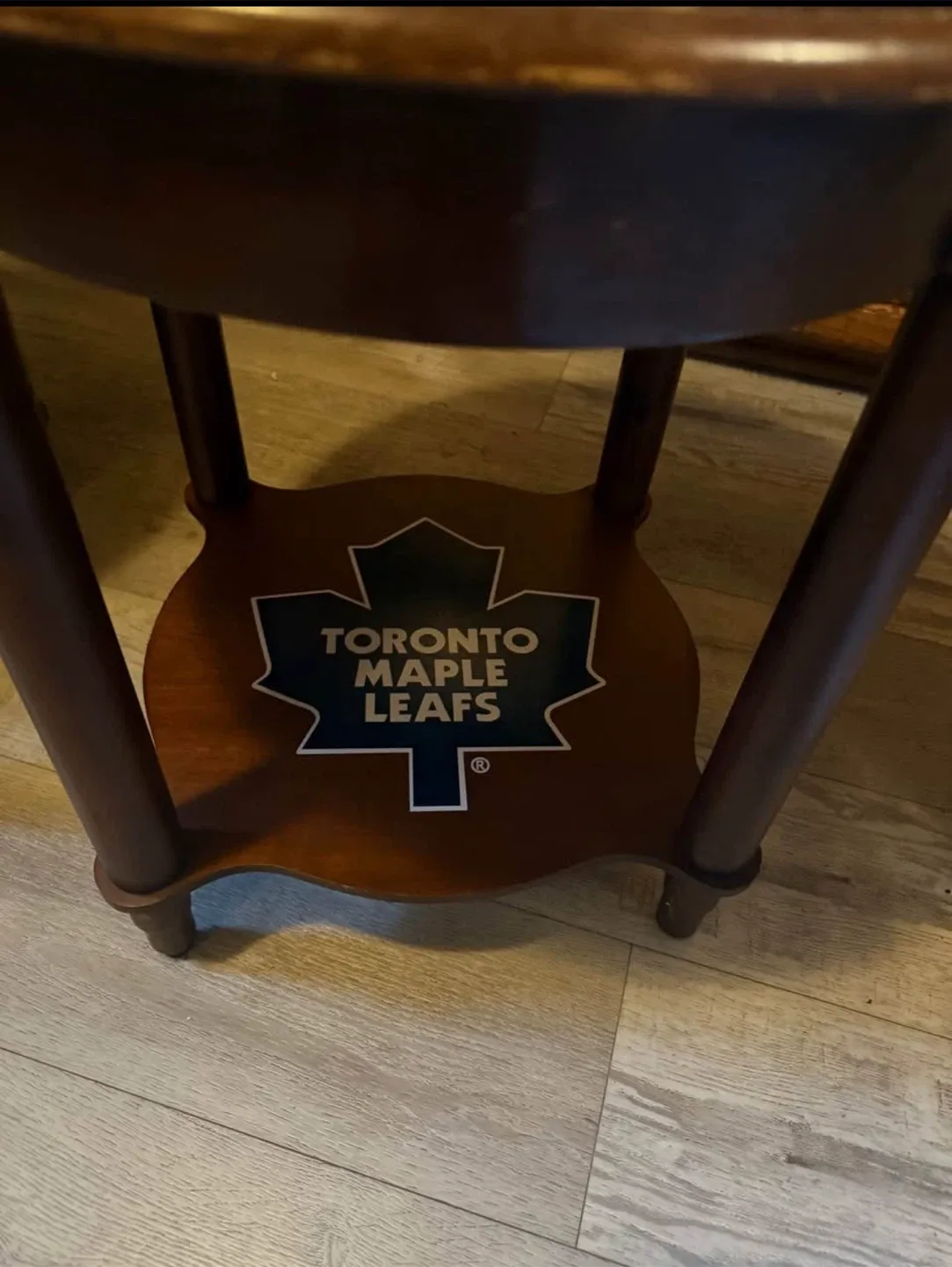 Toronto Maple Leafs End Table & Clock image indicator(4)