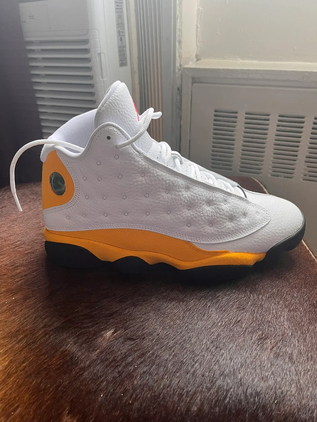 Jordan 13 Retro White/Lucky Green image indicator(2)