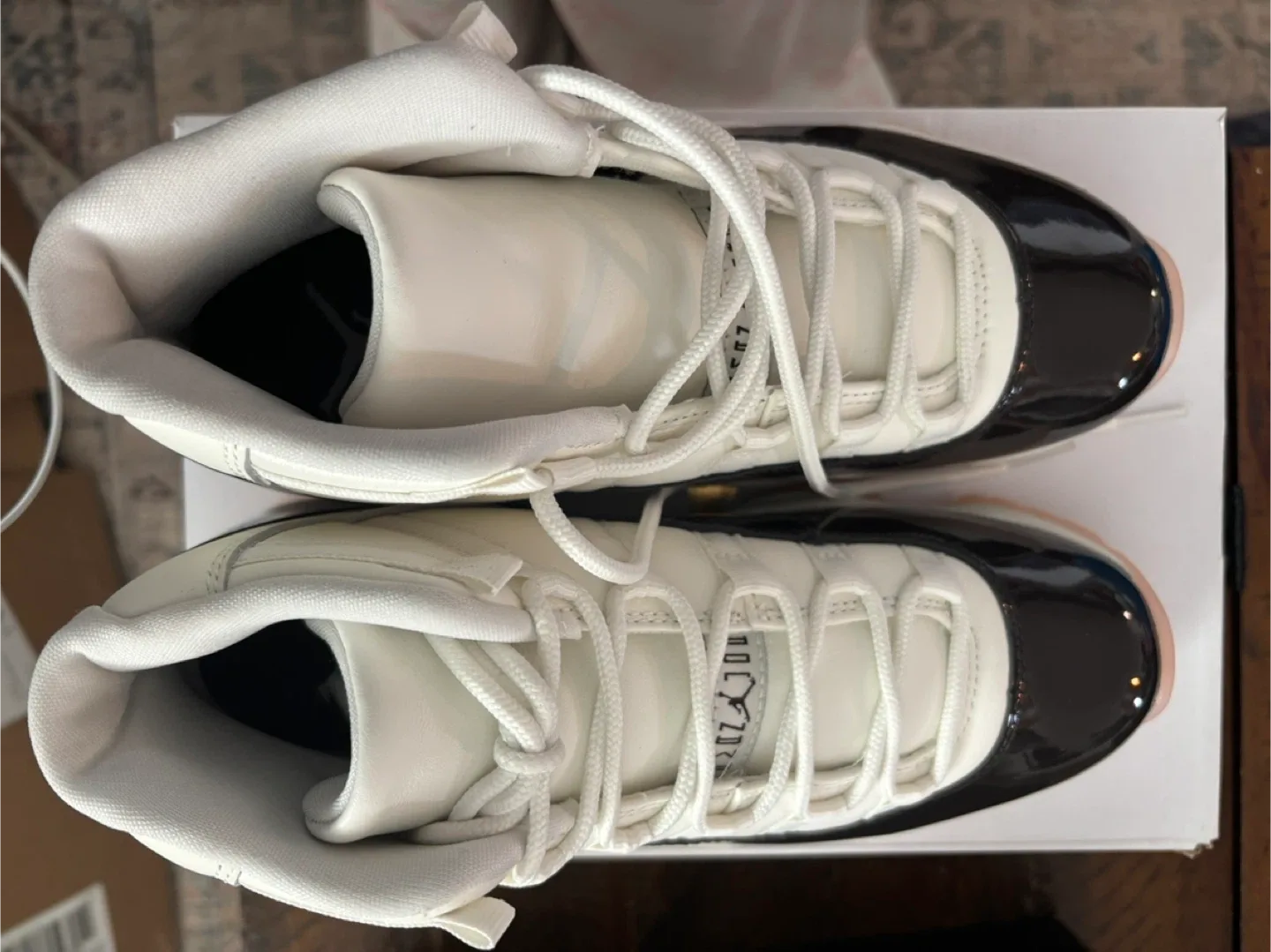 Nike Air Jordan 11 Retro Women's Size 8 image indicator(2)