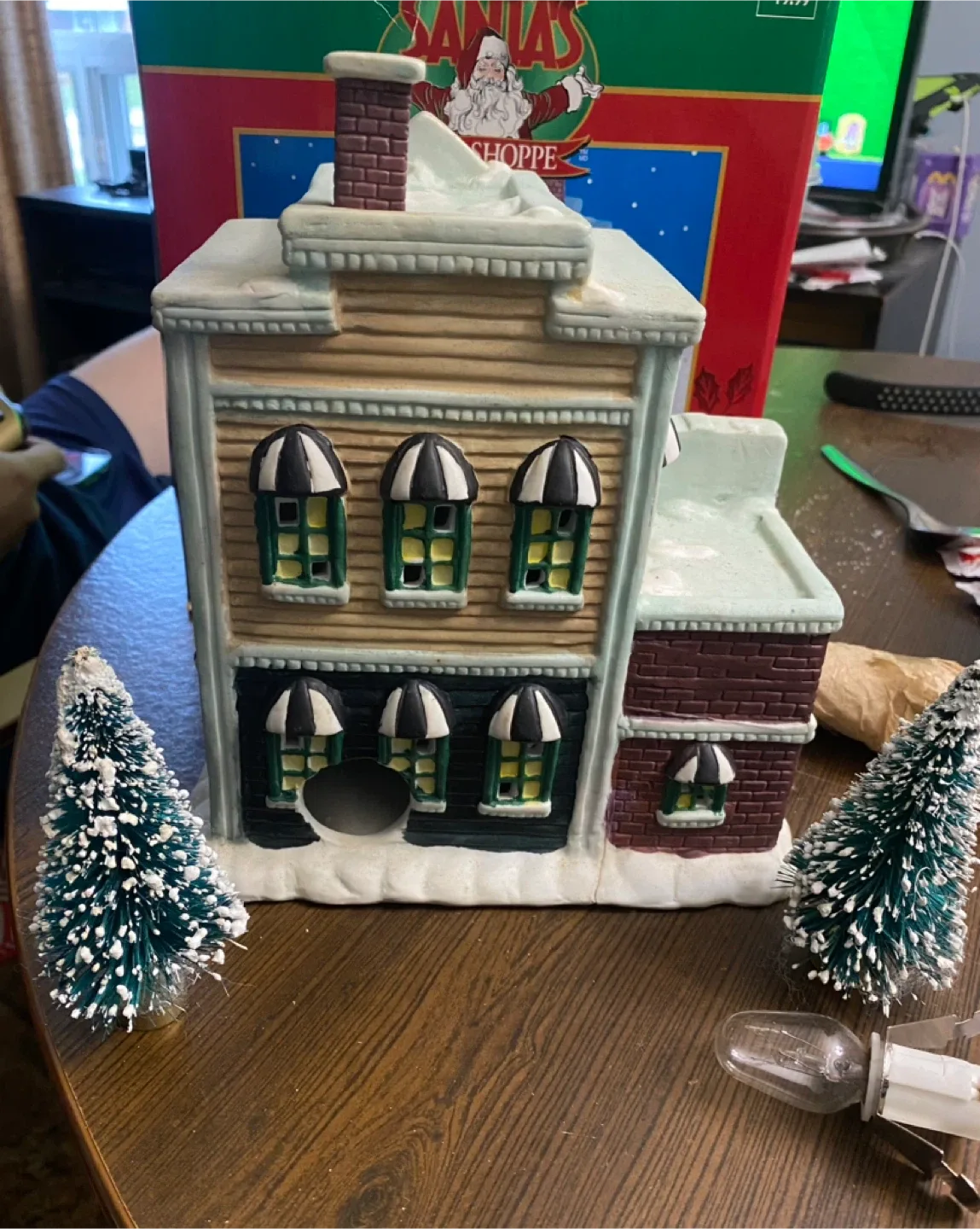 Santa's Trim Shoppe Porcelain Hotel image indicator(2)