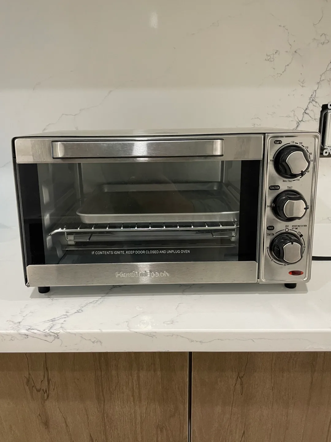 Used ONCE Hamilton Beach Toaster Oven image indicator(2)