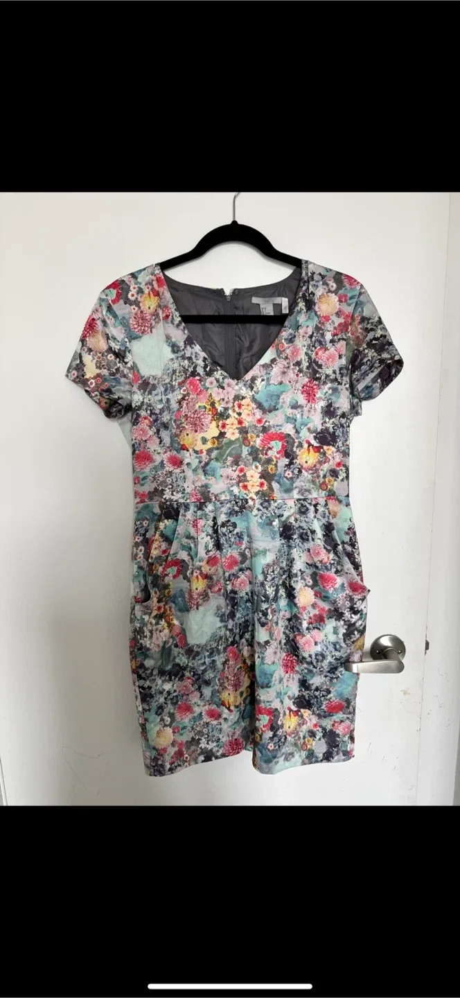 H&M Floral Dress - Size 8 image indicator(2)