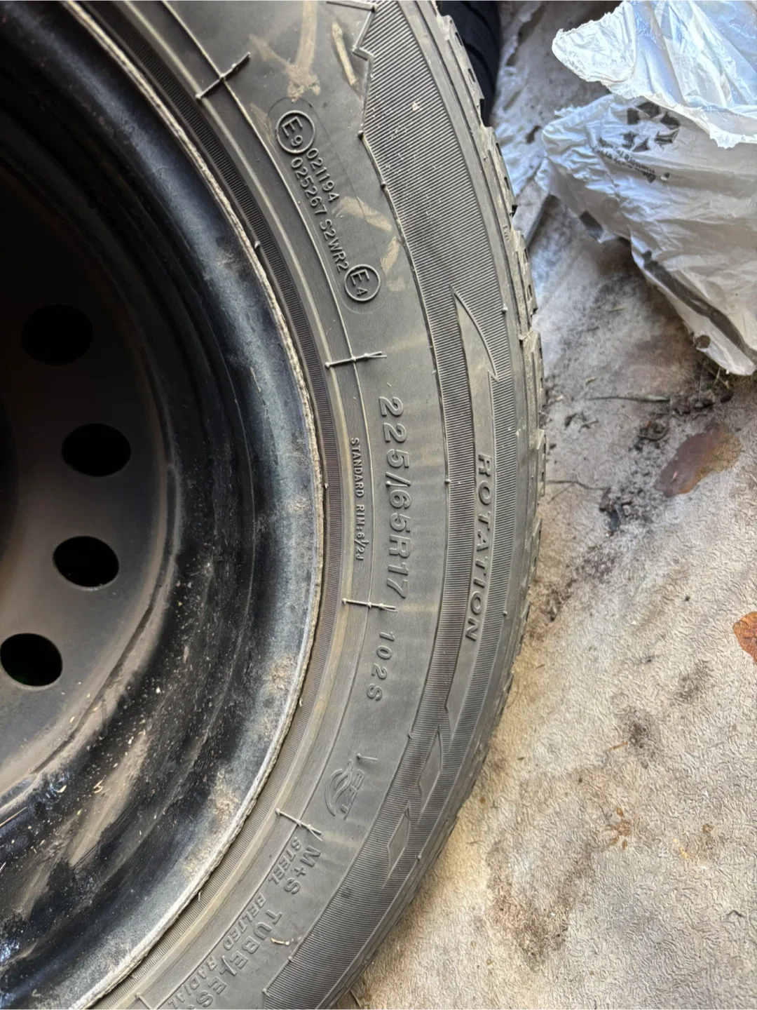 225/65R17 winder tires on Rims image indicator(2)