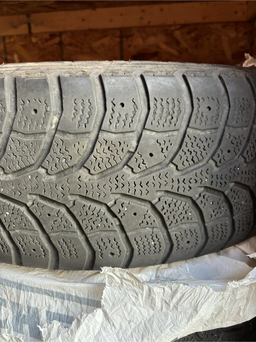 225/65R17 winder tires on Rims image indicator(3)