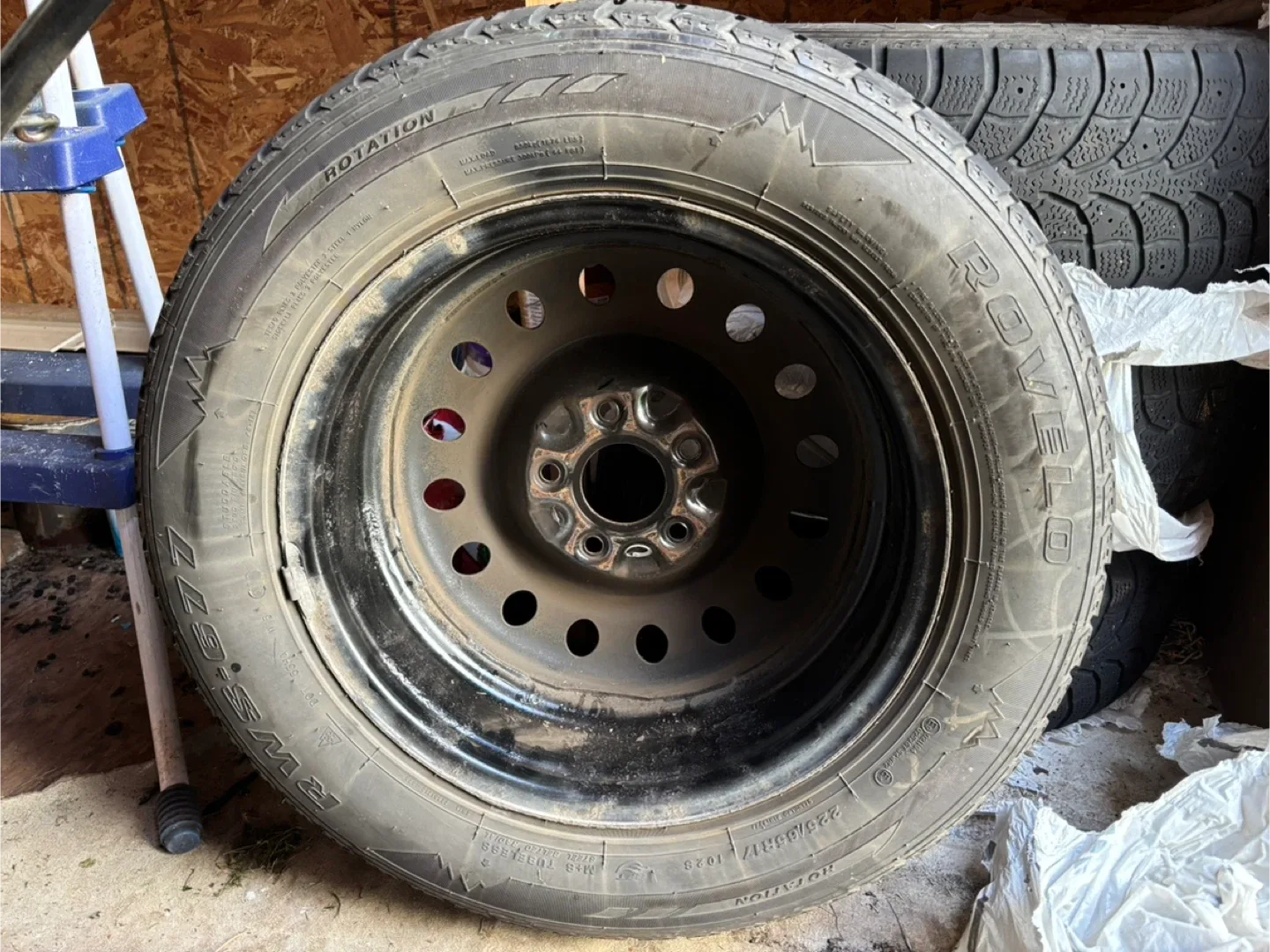 225/65R17 winder tires on Rims image indicator(4)