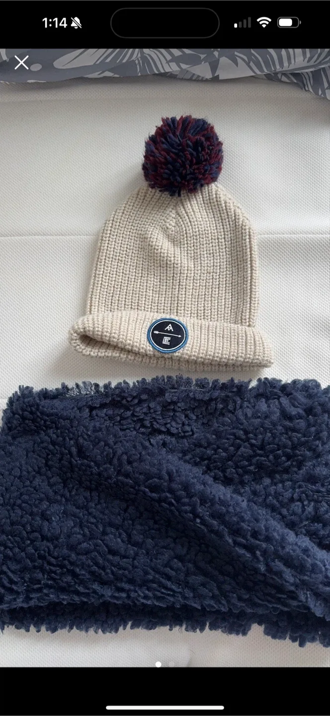 American Eagle Beanie & Scarf Set image indicator(2)