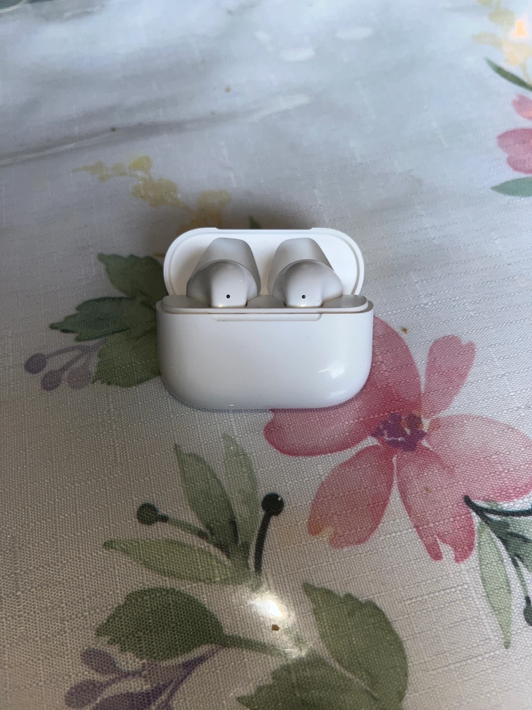 White Wireless Earbuds with Charging Case