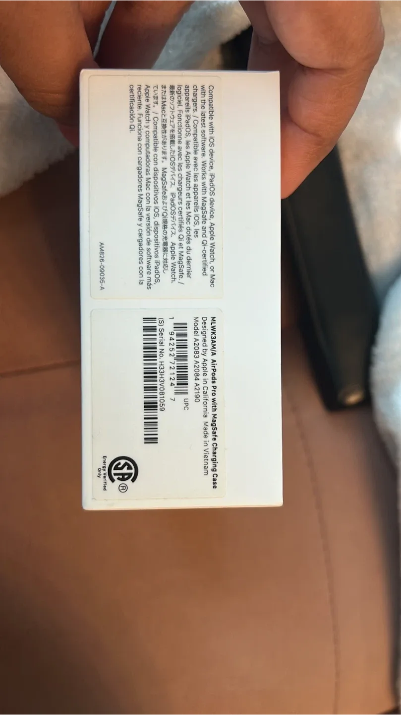 Apple AirPods Pro with MagSafe Charging Case image indicator(3)