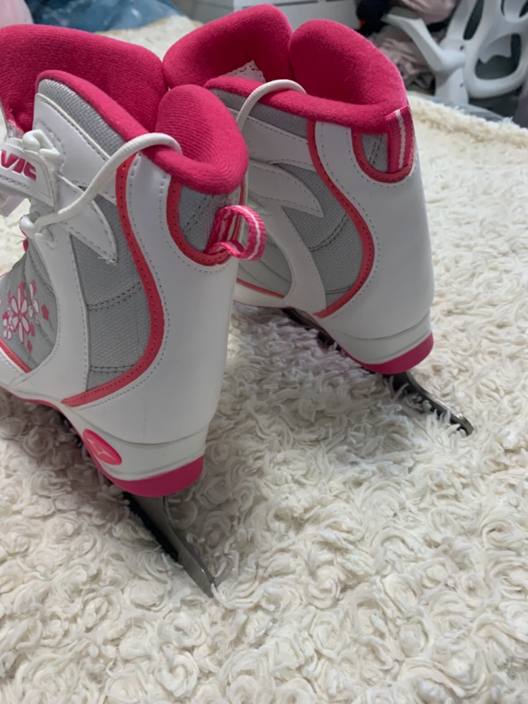 VIC Girls' Ice Skates - Size US J2 / EUR 32 - photo 2