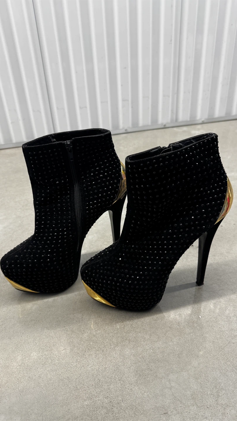 🥕 Black Rhinestone Heeled Ankle Boots - Size 10