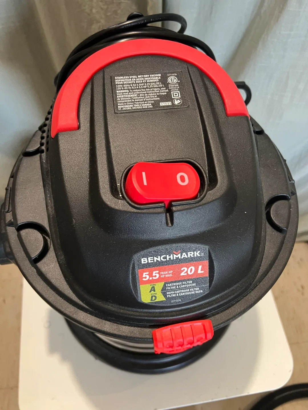 Benchmark 5.5 Peak HP Wet/Dry Vacuum - 20L image indicator(2)