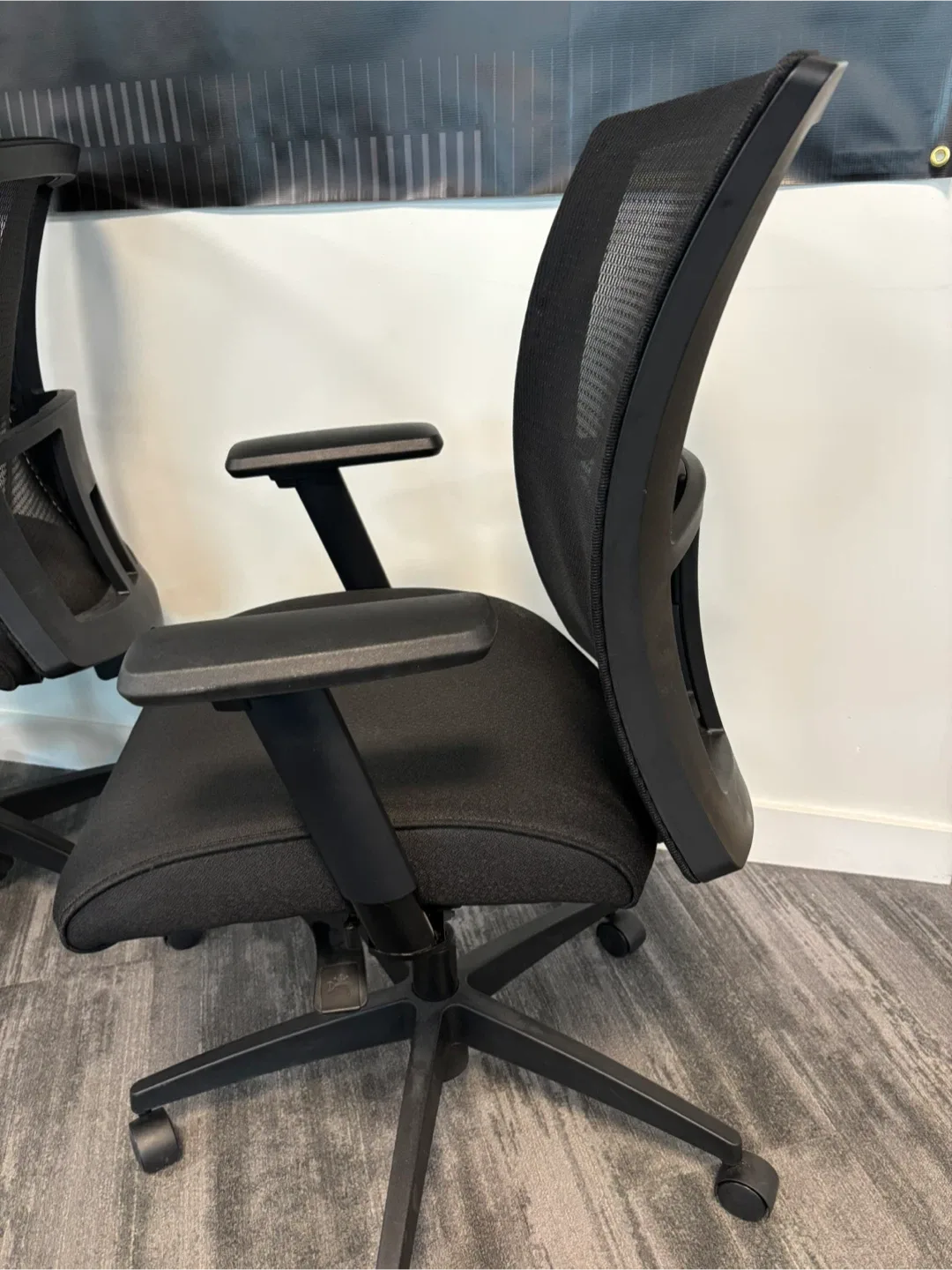 Black Mesh Office Chair image indicator(3)