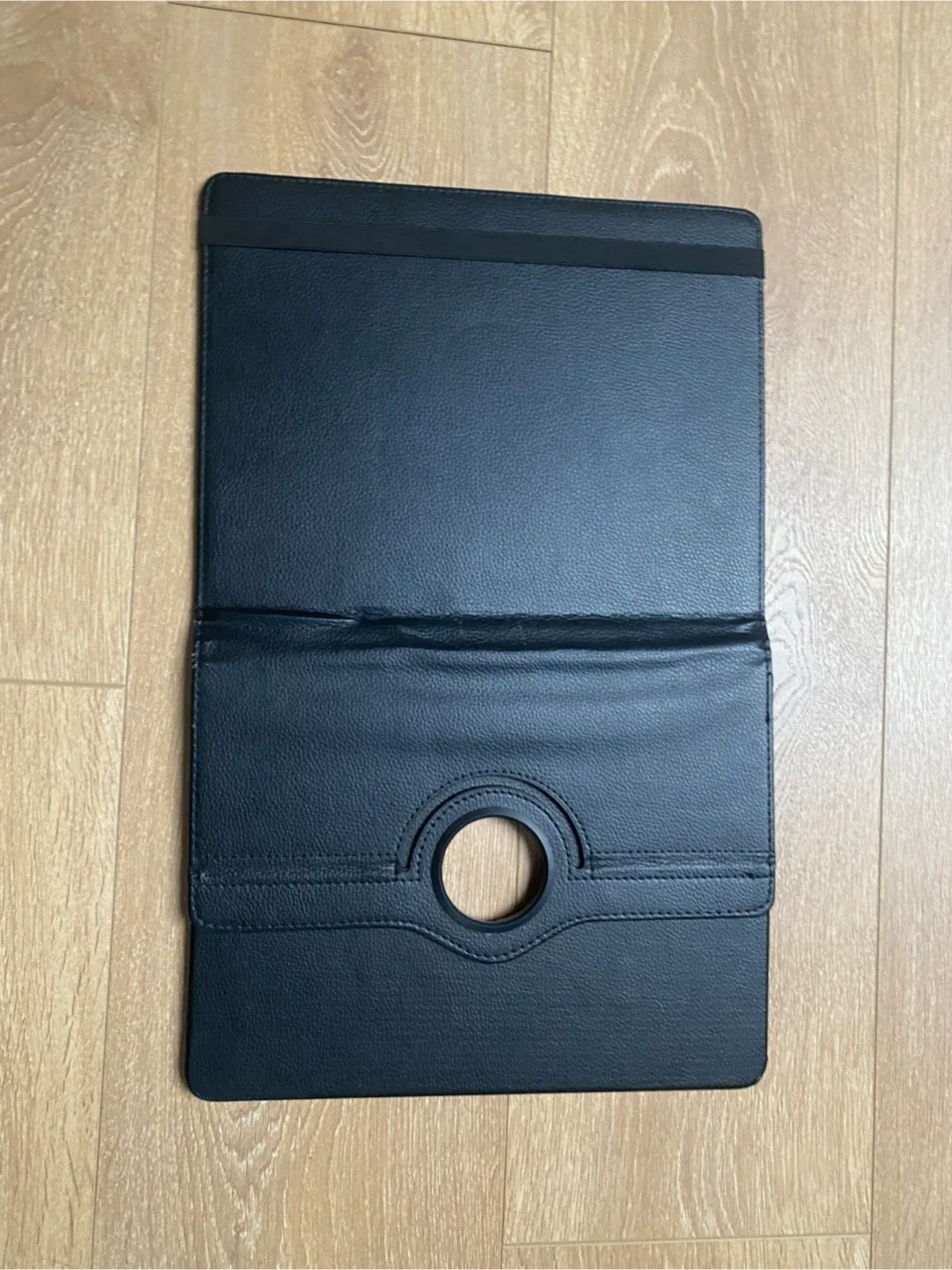 Black 13 inch iPad Air 7Case image indicator(2)