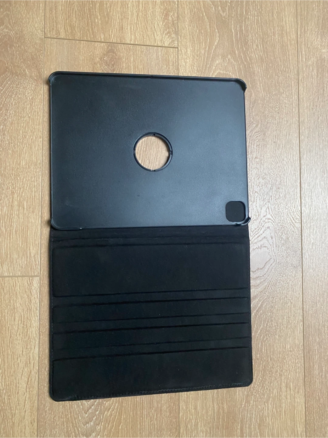 Black 13 inch iPad Air 7Case