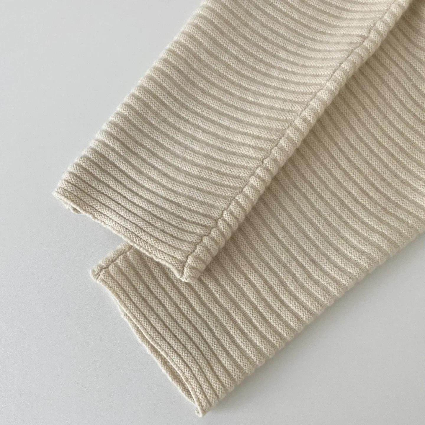 100% Cashmere Crew Neck Sweater image indicator(5)