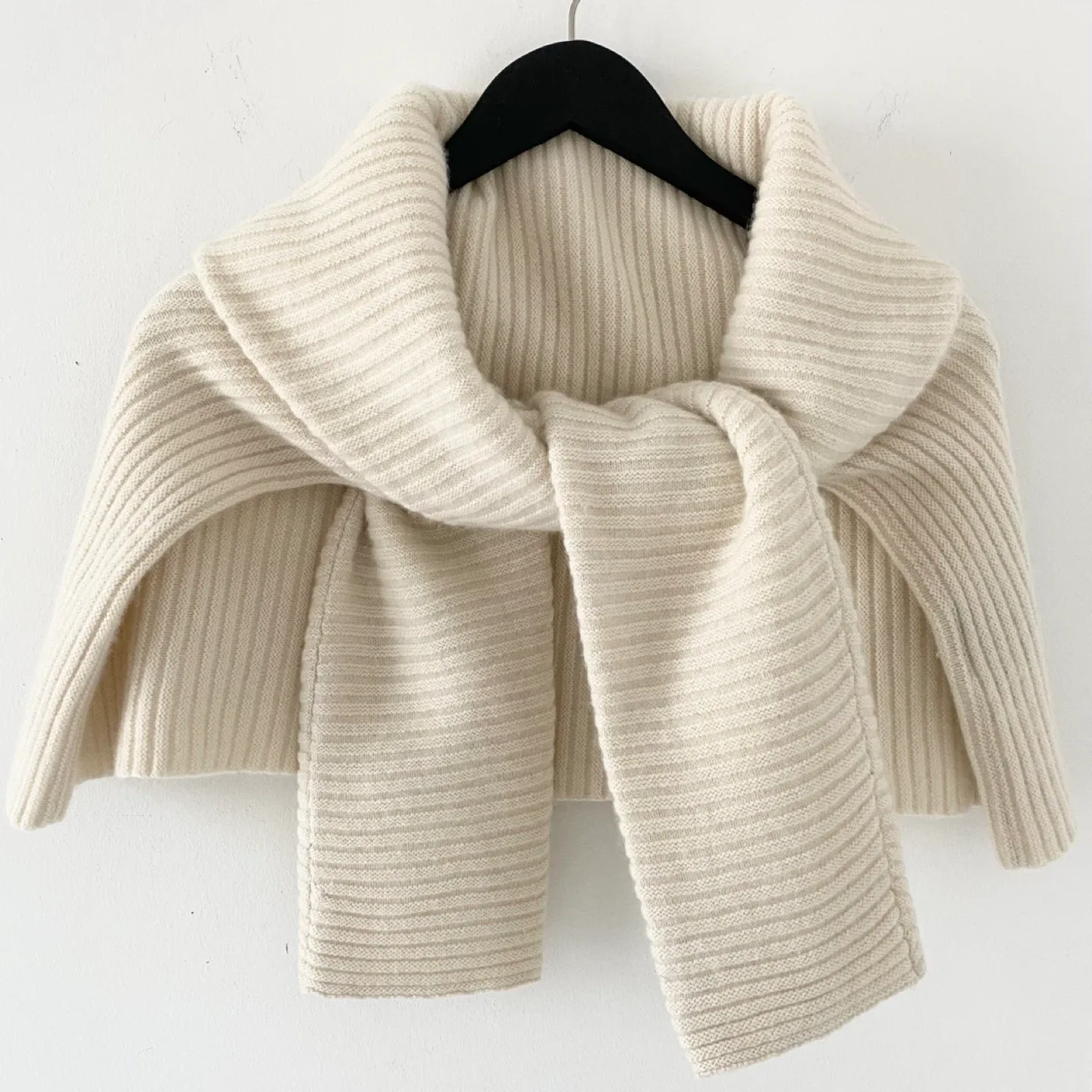 100% Cashmere Crew Neck Sweater image indicator(3)