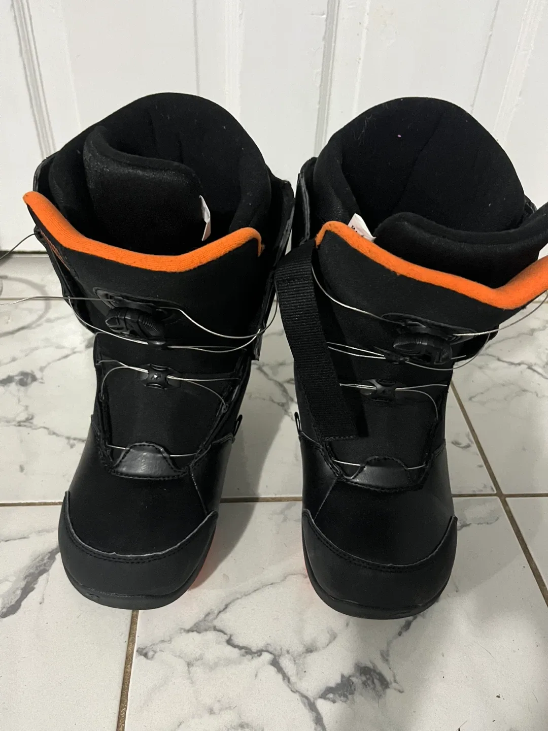 Capix Invader 130 Snowboard with K2 Indy Bindings image indicator(6)