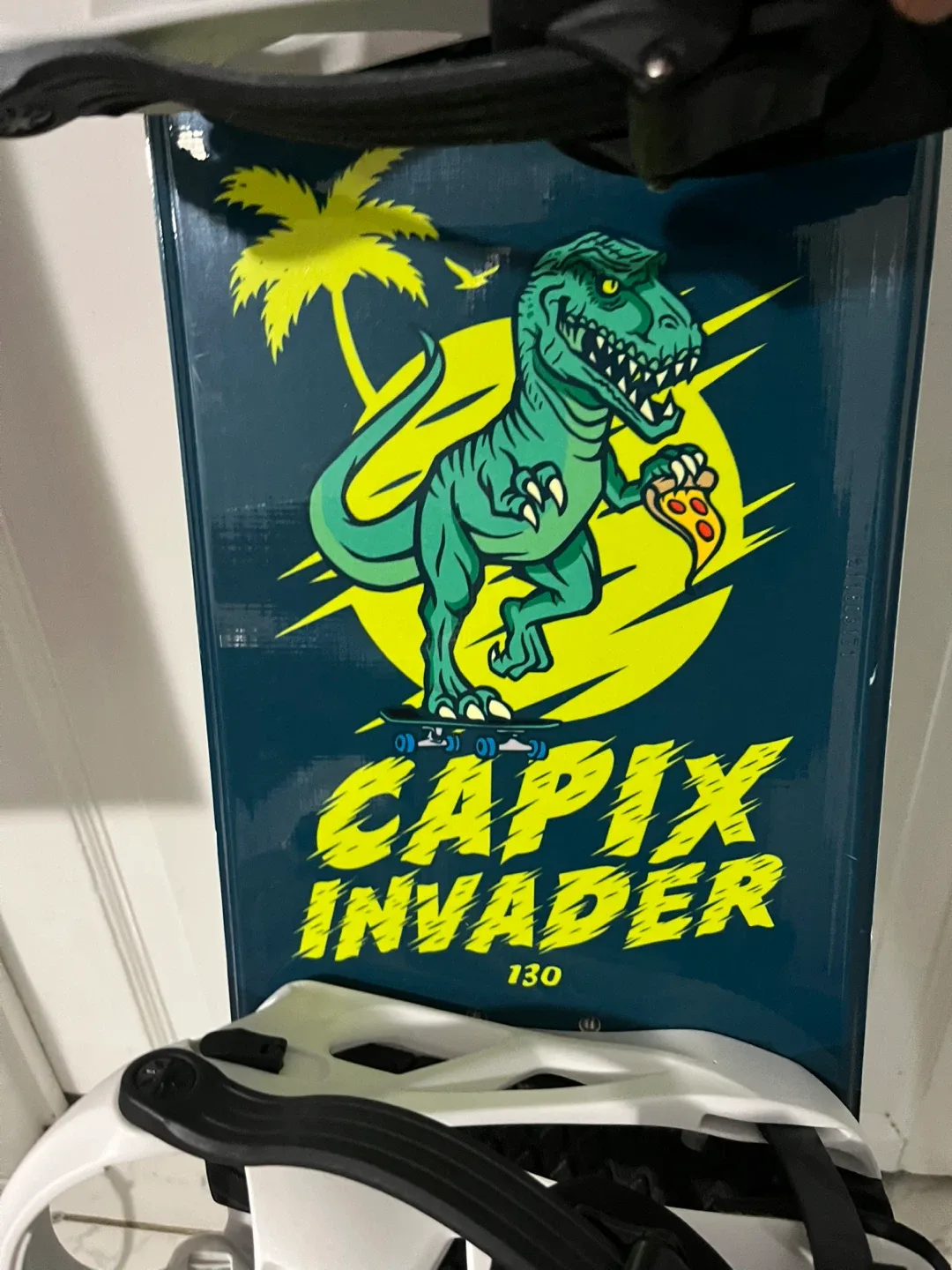 Capix Invader 130 Snowboard with K2 Indy Bindings image indicator(2)