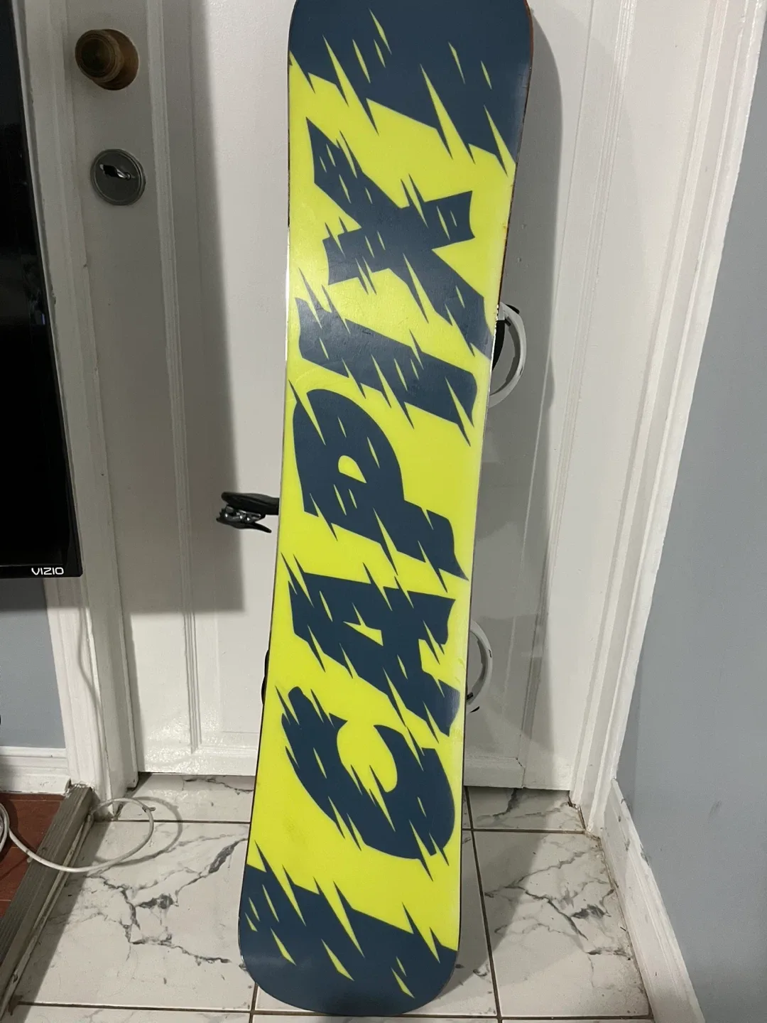 Capix Invader 130 Snowboard with K2 Indy Bindings image indicator(3)