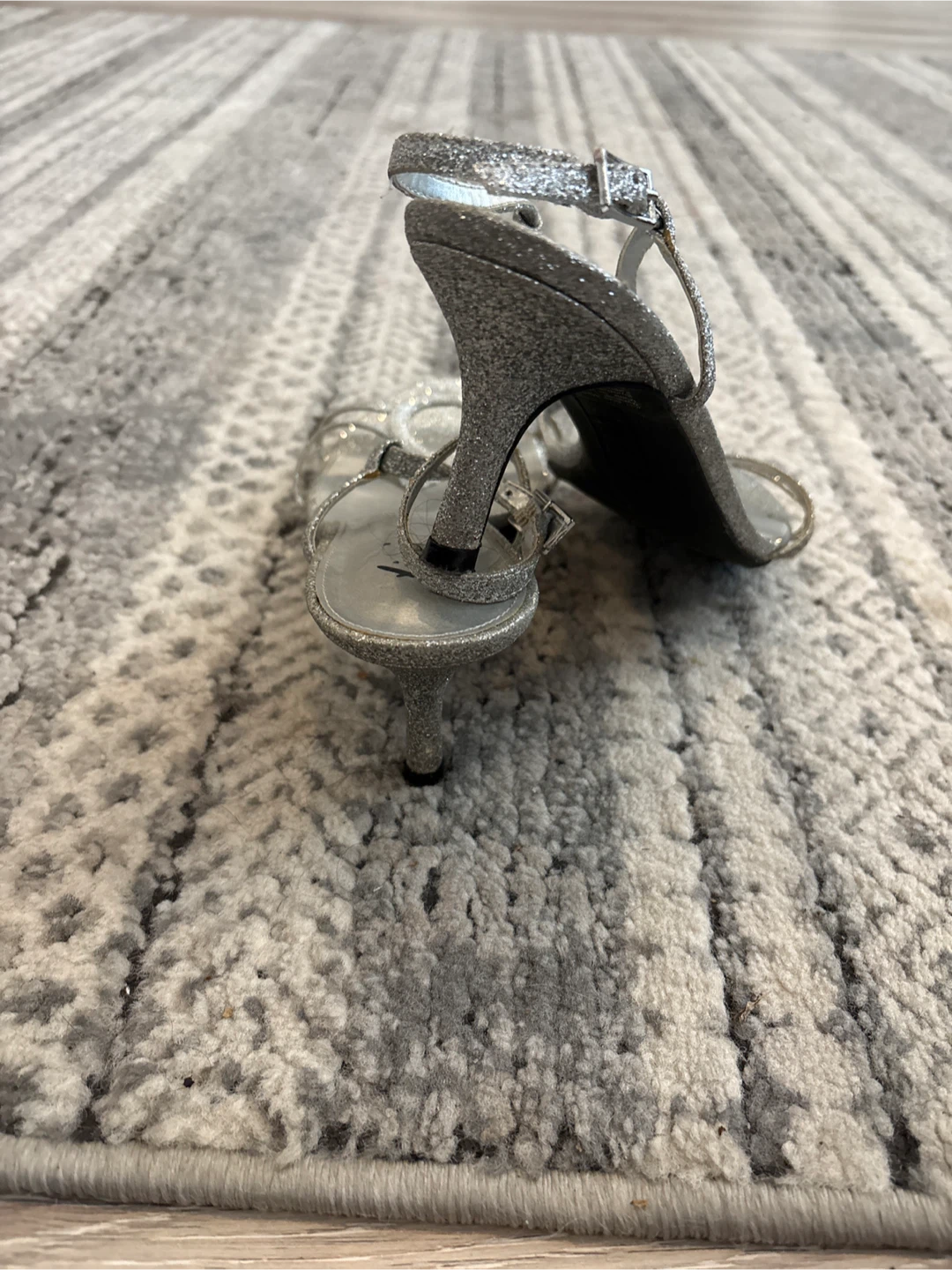 Fioni Silver Heels - Size 9 - photo 2
