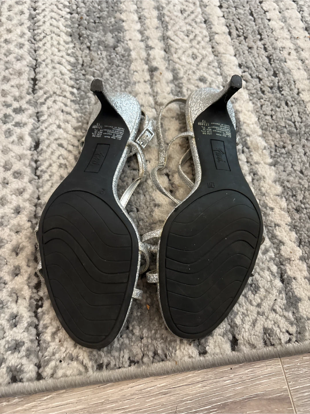 Fioni Silver Heels - Size 9 - photo 3