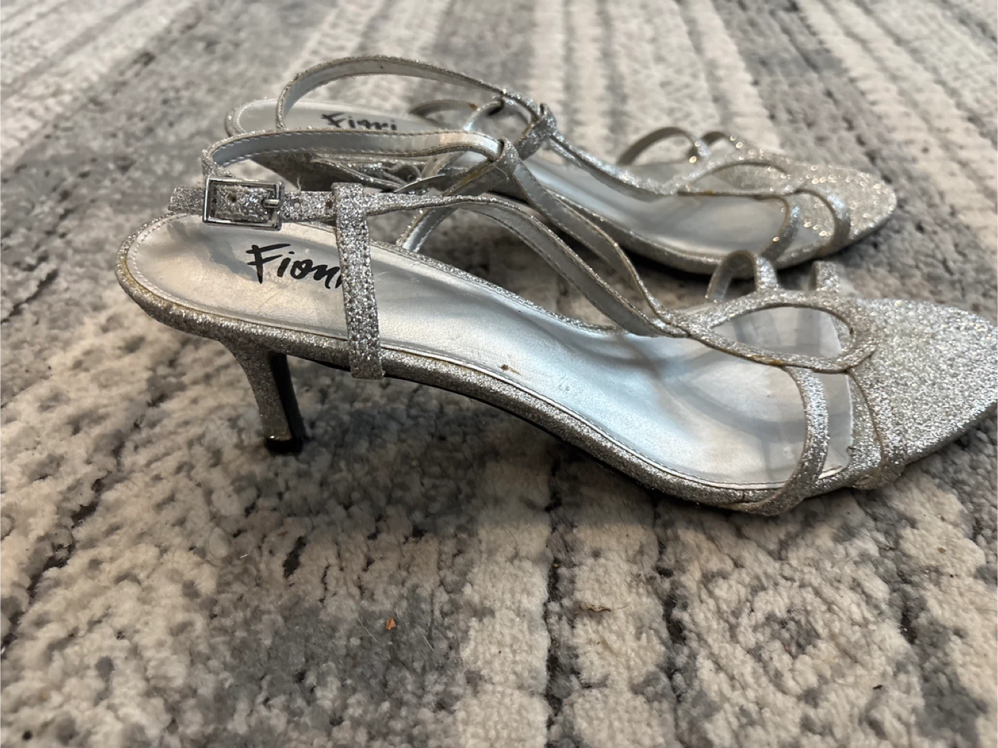 Fioni Silver Heels - Size 9 - photo 4